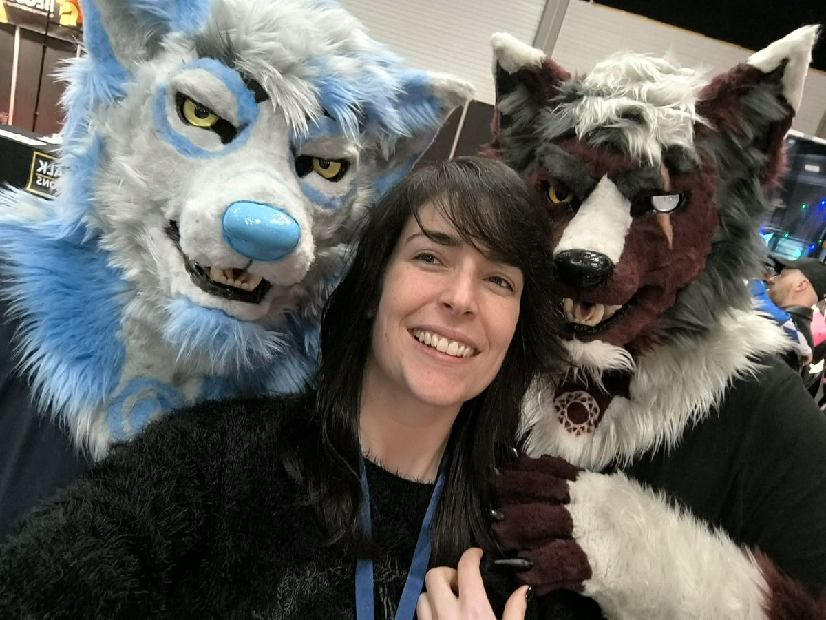 Corwin_the_wolf's tweet photo. Throwback @FACTSConvention in Gent Belgium.
Having fun with friends and @Rowanor_ 

🪡@qijing260570760 

#furry #fursuit #fursuitmaker #fursona #ATailOfTwoKings #furryconvention https://t.co/iVMf7i1tbr