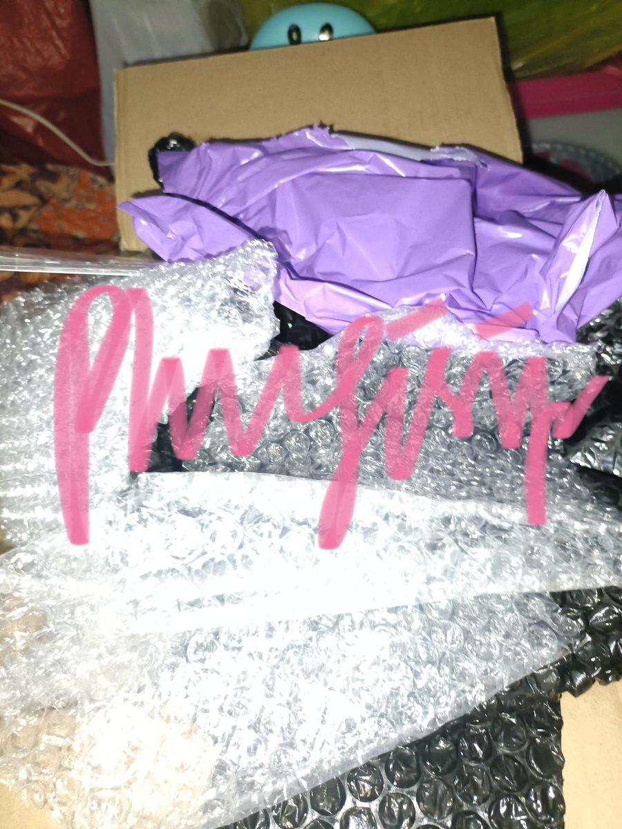 phufisip's tweet photo. @storaa__ tambahan testimoni #jajanbarengstora karena paket aku baru datang, masih dengan konsistensi bubble wrap banyak 🫰🏻 karena tauu aku jauh HIKDD, sngt kecintaan https://t.co/BzwqDaS4p8