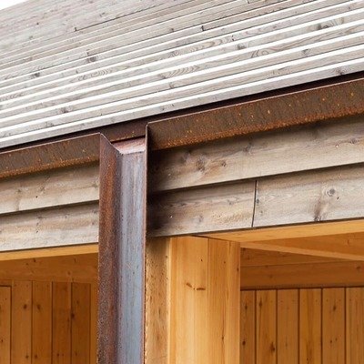 core77's tweet image. Swedish architect Gert Wingårdh designed this Kvarnhuset ("Mill House") in 2000, as a small vacation getaway.

There's a highly unusual detail you can just about make… core77.com/posts/143924/A… #Architecture #DesignInspiration #ScandinavianDesign #GutterDesign #GertWingårdh