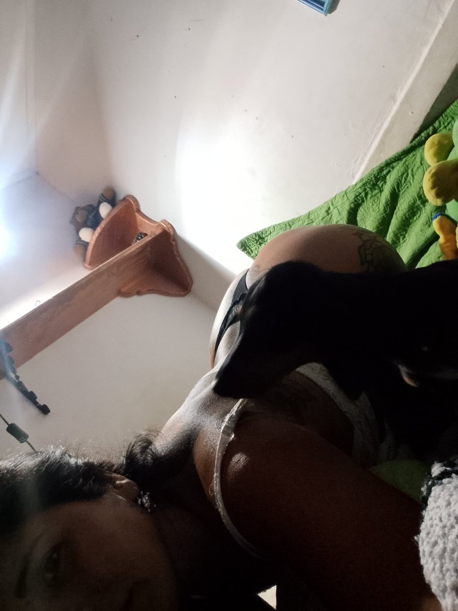 Este perrito no puede estar sin mí 😅