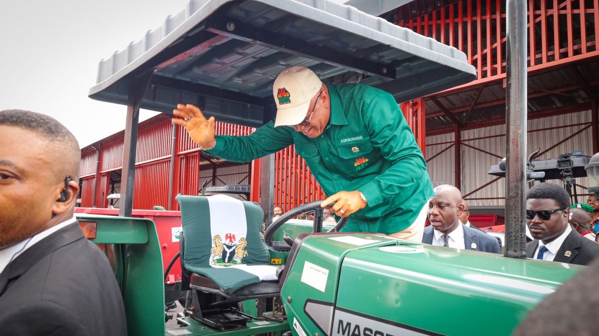 IniAKPANN's tweet photo. ‼️BREAKING: Akwa Ibom goes MECHANIZED! 🚜  
Gov Umo Eno just unveiled an ULTRA-MODERN Equipment Leasing Hub in Uyo!  
✅ Tractors & tools for rent  
✅ Move from small farming → big business  
✅ Goal: Cheaper food + more youth in agric  
Managed by AKSU. This is the ARISE Agenda in action 💡  
#AkwaIbom #MechanizedFarming #GovUmoEno #FoodSecurity #ARISEAgenda #NigeriaAgriculture