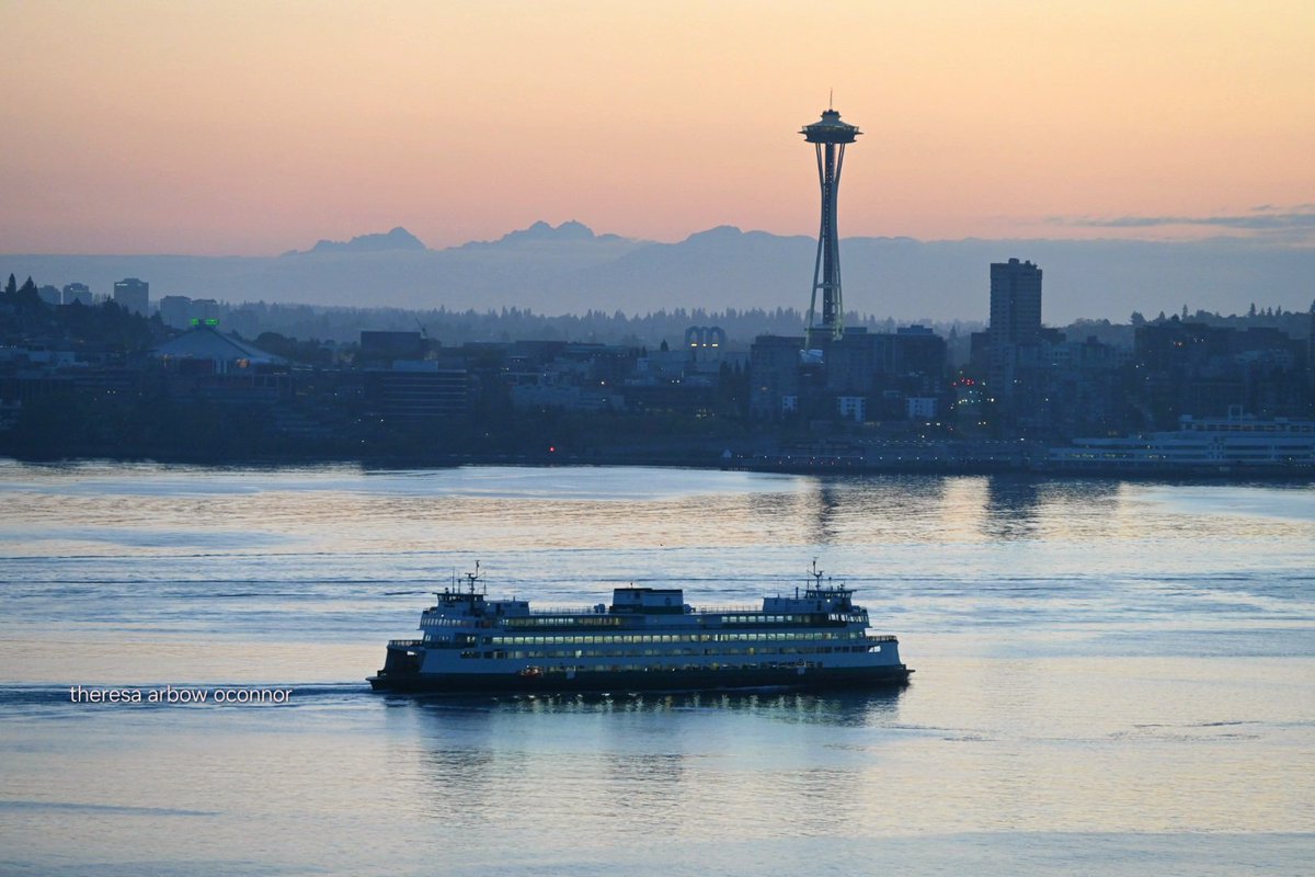 TheresaArbowOC's tweet image. Pretty glow this morning ♡
#Seattle #sunrise #wawx #pnw @wsferries