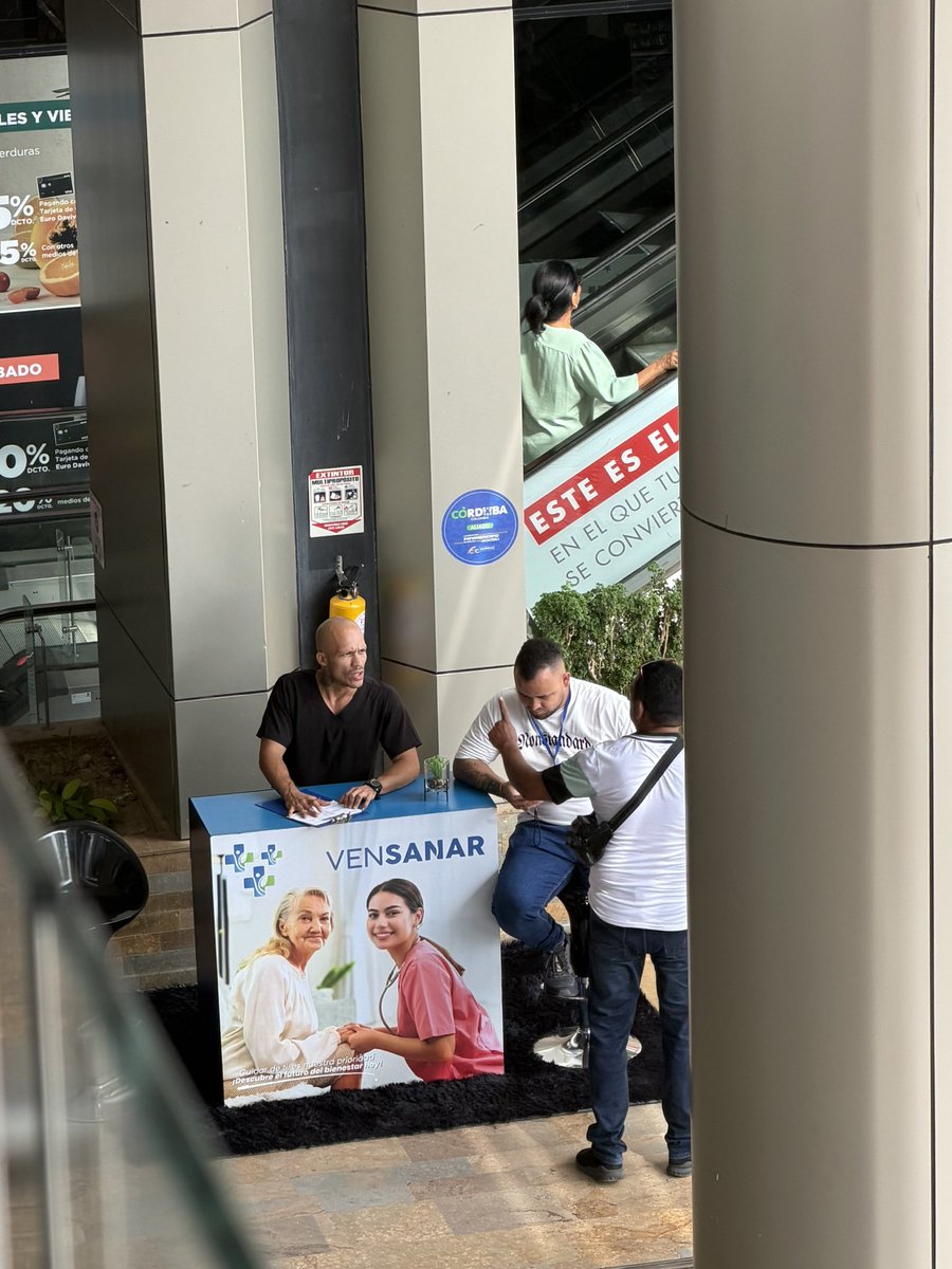 Atención : 🚨🚨
Denuncia grave en Montería: adultos mayores estarían siendo víctimas de una estafa descarada. Les ofrecen exámenes “gratis”, luego les meten miedo diciéndoles que están muriendo y los empujan a aceptar “tratamientos” de hasta $3 millones. Les piden tarjetas, les