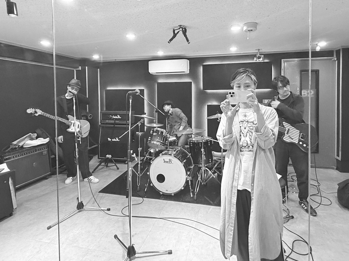 thegeckous's tweet photo. 今夜はスタジオでした♪
新曲もできました！ https://t.co/d5DTWr2ZDv