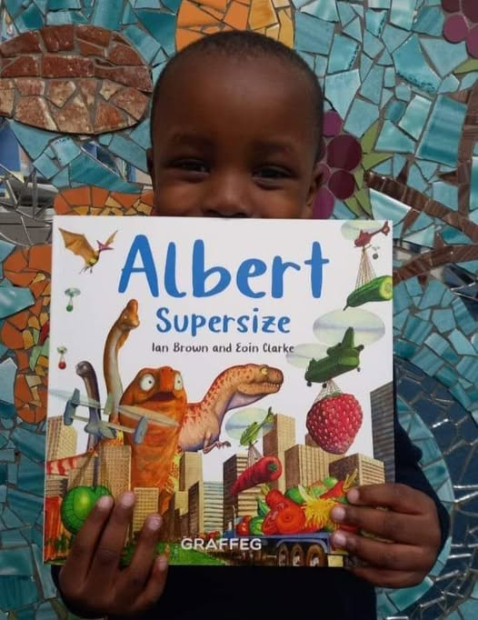 AlbertTortoise's tweet image. Please keep sharing YOUR terrific #ALBERTthetortoise #pictures. Posing now possible with 9 #ALBERT #picturebooks, 3 #BoardBooks &amp;amp; #ActivityBook Alberttortoise.com
#tortoise #bookcover #storytime #bookseries #illustrated #dinosaurs #supersize