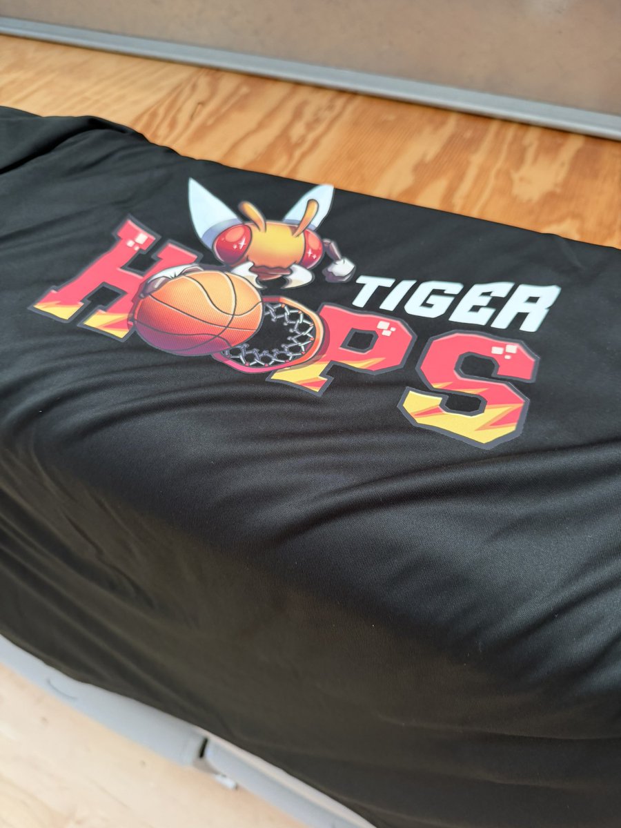 peterahn's tweet photo. 🏀 Another TigerHoops basketball run in the books! This time in the Bay Area!

What an epic night 🔥

So grateful to my team at @TigerBeetleDB for hand crafting these spaces for our friends to enjoy 🤘❤️ https://t.co/e0Q1Wwfmx3