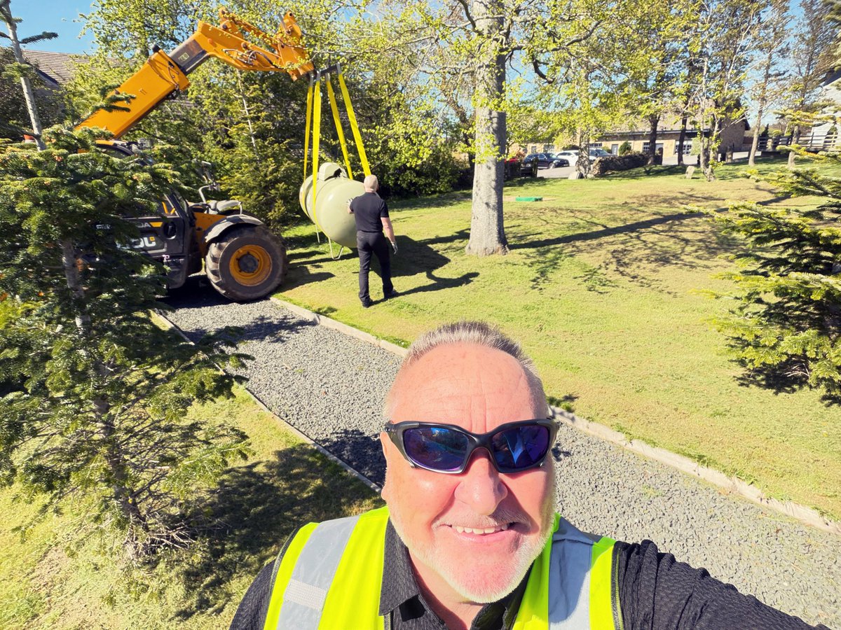 SimplyLpg's tweet photo. Working at the sharp end in the glorious spring sunshine is an absolute joy

Met my senior engineer Chris from PVS on site today as we made some upgrades on a hotel site that is creating a new wedding chapel facility.
Love a day out at the sharp end and even better when it’s ☀️☀️ https://t.co/PZnte33LMm