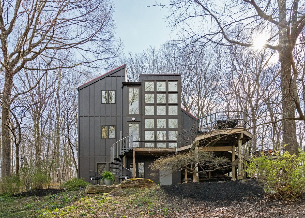 Zillow Gone Wild 🏡 tweet media