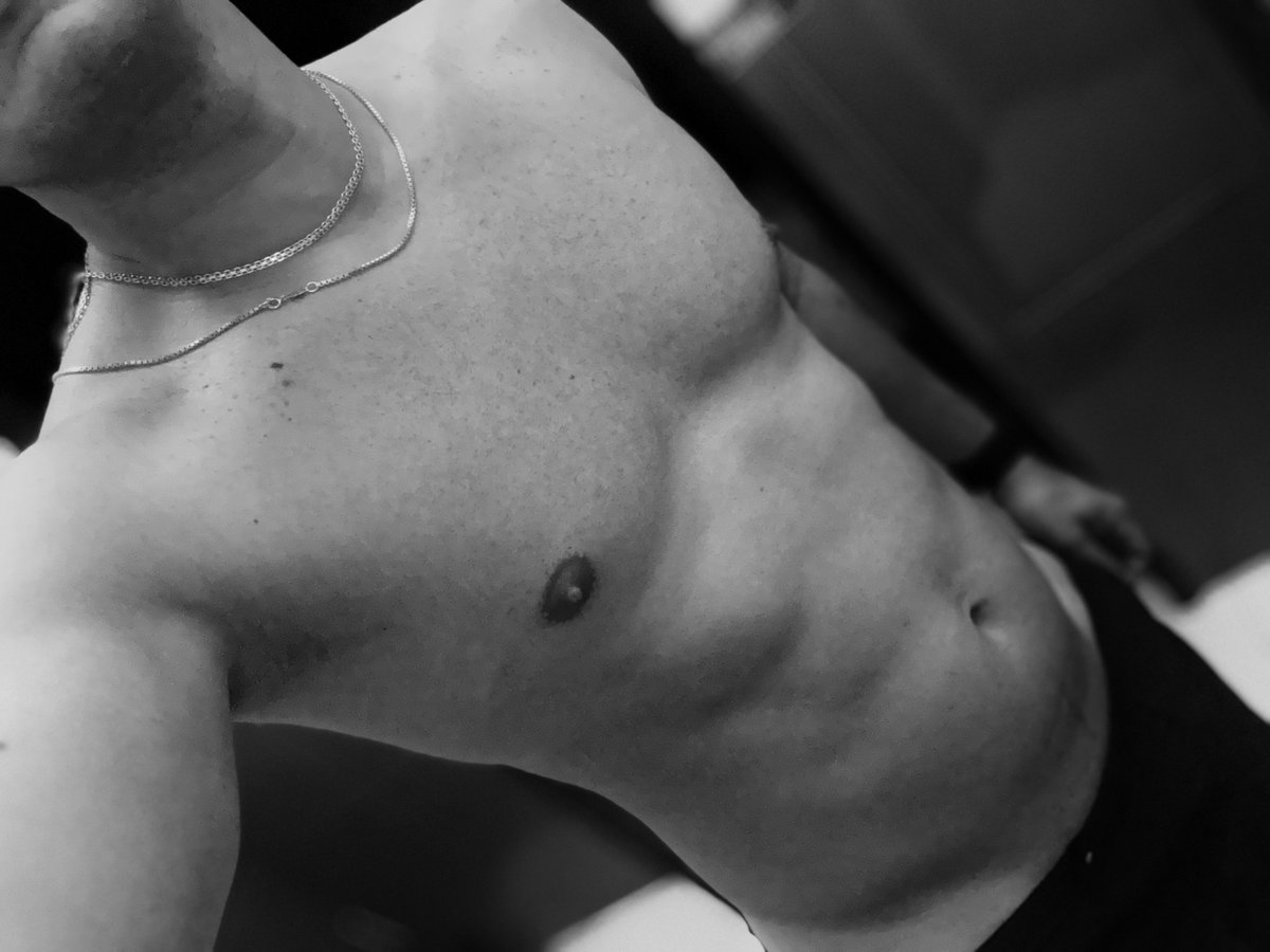 Mr Elegancia tweet media