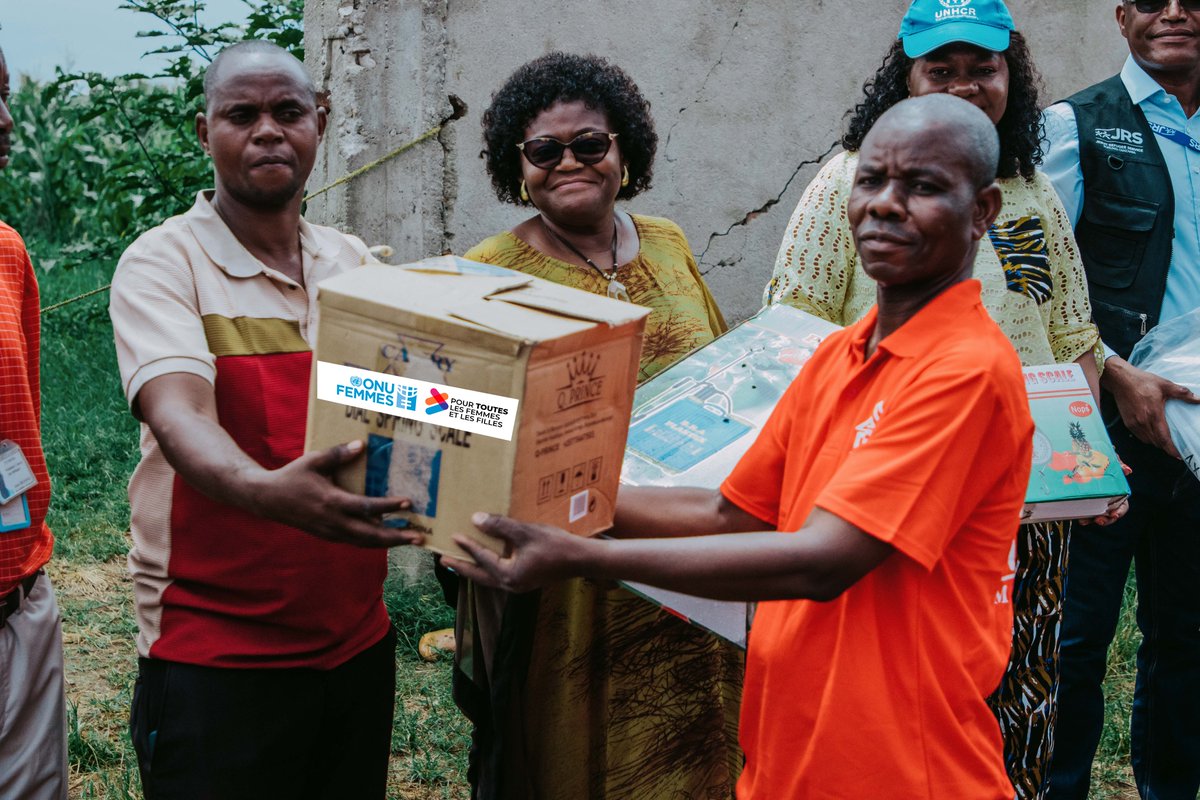 UNWomenBurundi's tweet photo. ✨ Ce 28 avril 2026, à Buringa, @UNWomenBurundi, le @UNHCR_Burundi et @JesuitRefugee #Burundi ont uni leurs forces pour lancer officiellement la distribution d’équipements agricoles et techniques destinés aux réfugiés urbains. L’espoir et la détermination étaient au rendez-vous. https://t.co/3R8MPE6MOd