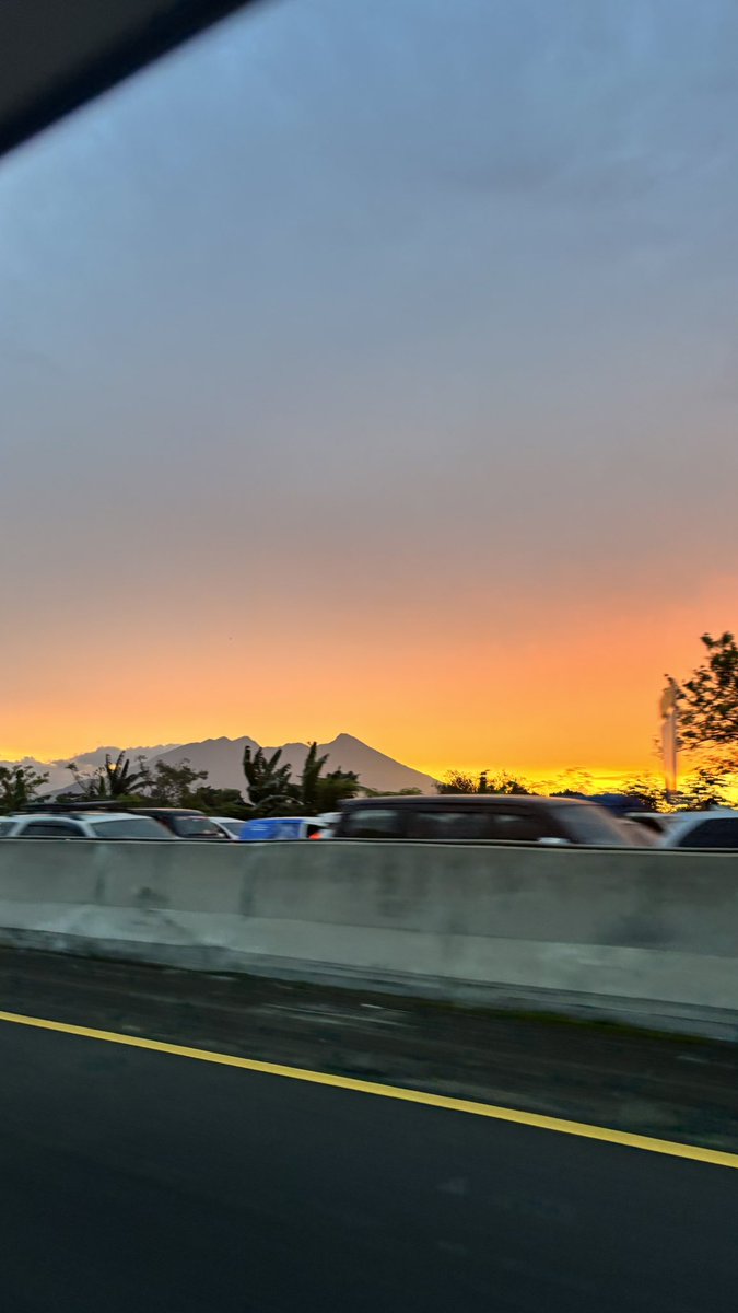 aaaallets's tweet photo. Life recently https://t.co/kZ7fDAB11q