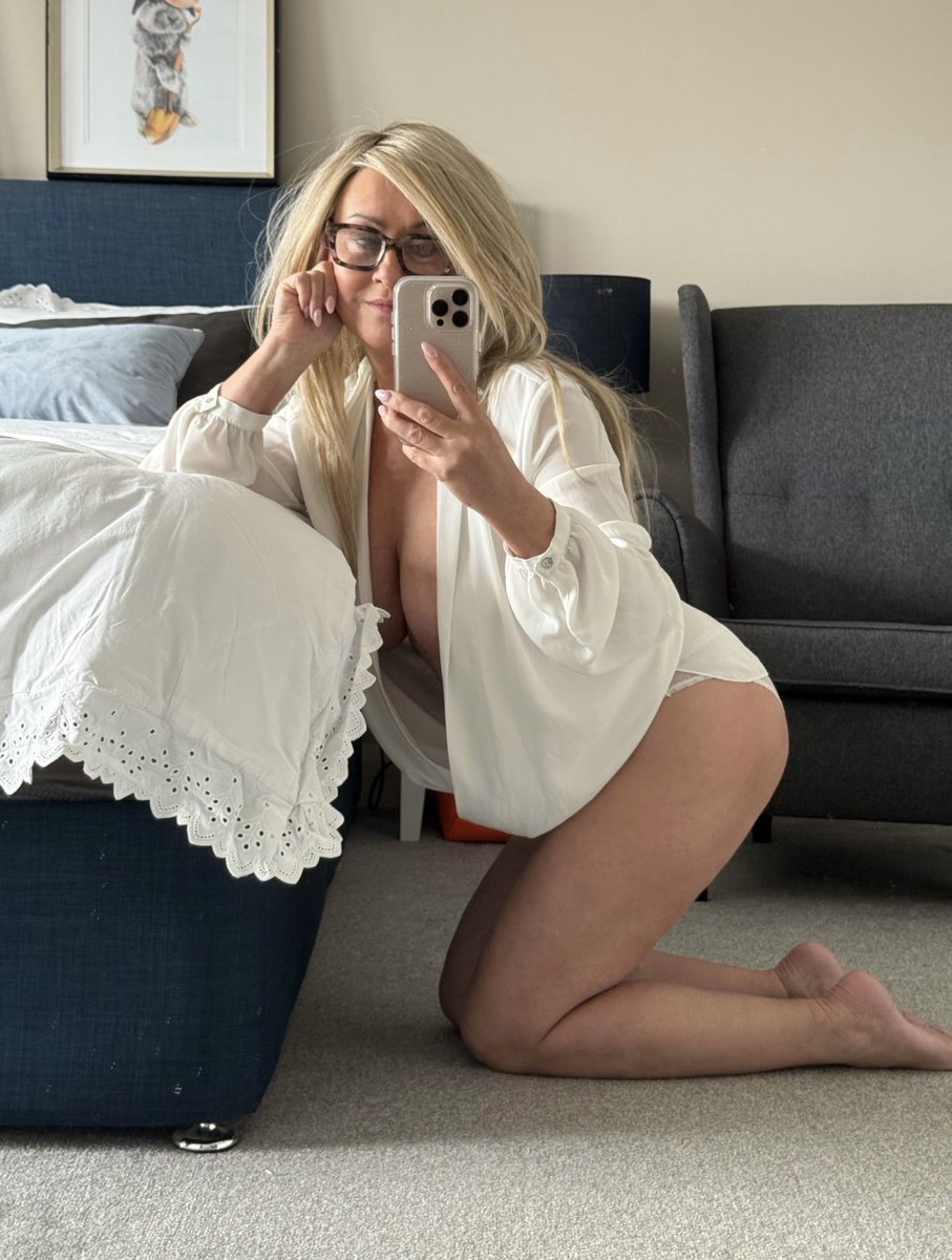 Lady B in IE tweet media