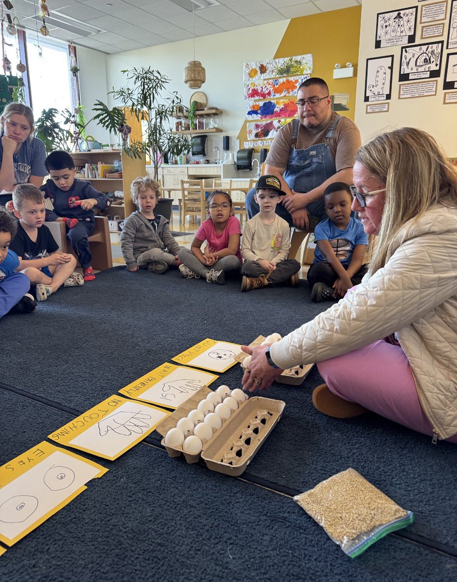 Network10CPS's tweet photo. Students at Vick are deep in exploration as they begin their school wide incubation study.  Students are diving deep into the life cycle of a chick and watching these young scientists explore the magic of nature! 🐣✨ @ChiPubSchools https://t.co/haeEj6HyfX