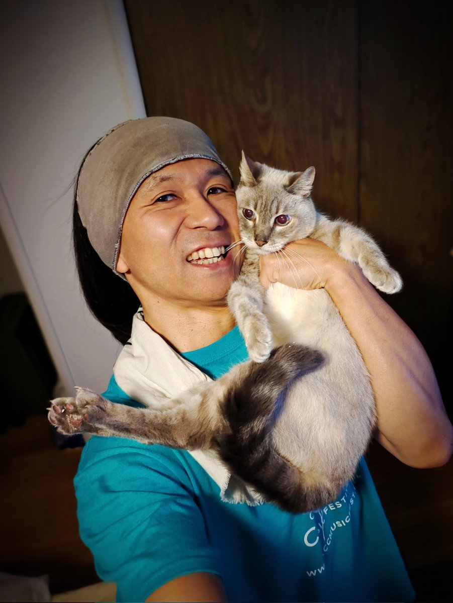 supportgoh's tweet photo. にゃんすけとおはよん!

来週はAW (pix2) です、じゃんどんとおまちしています。

Good morning from Jyandon and me! 

And next week is AW (pix2); please be in touch if you would like to tune in to see me and him.

;) https://t.co/2h5p5g3LHC