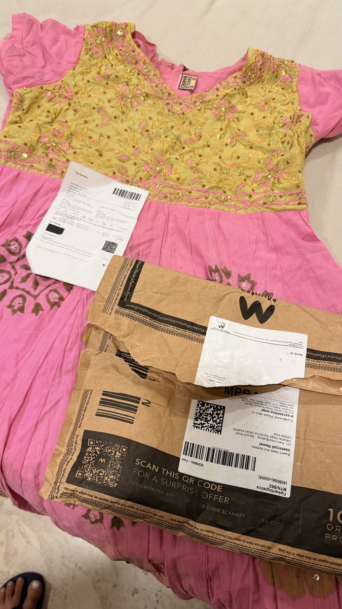 notGeetanjali's tweet photo. @myntra what I ordered and what I got! Is it a joke? https://t.co/fXLVnqqq7d