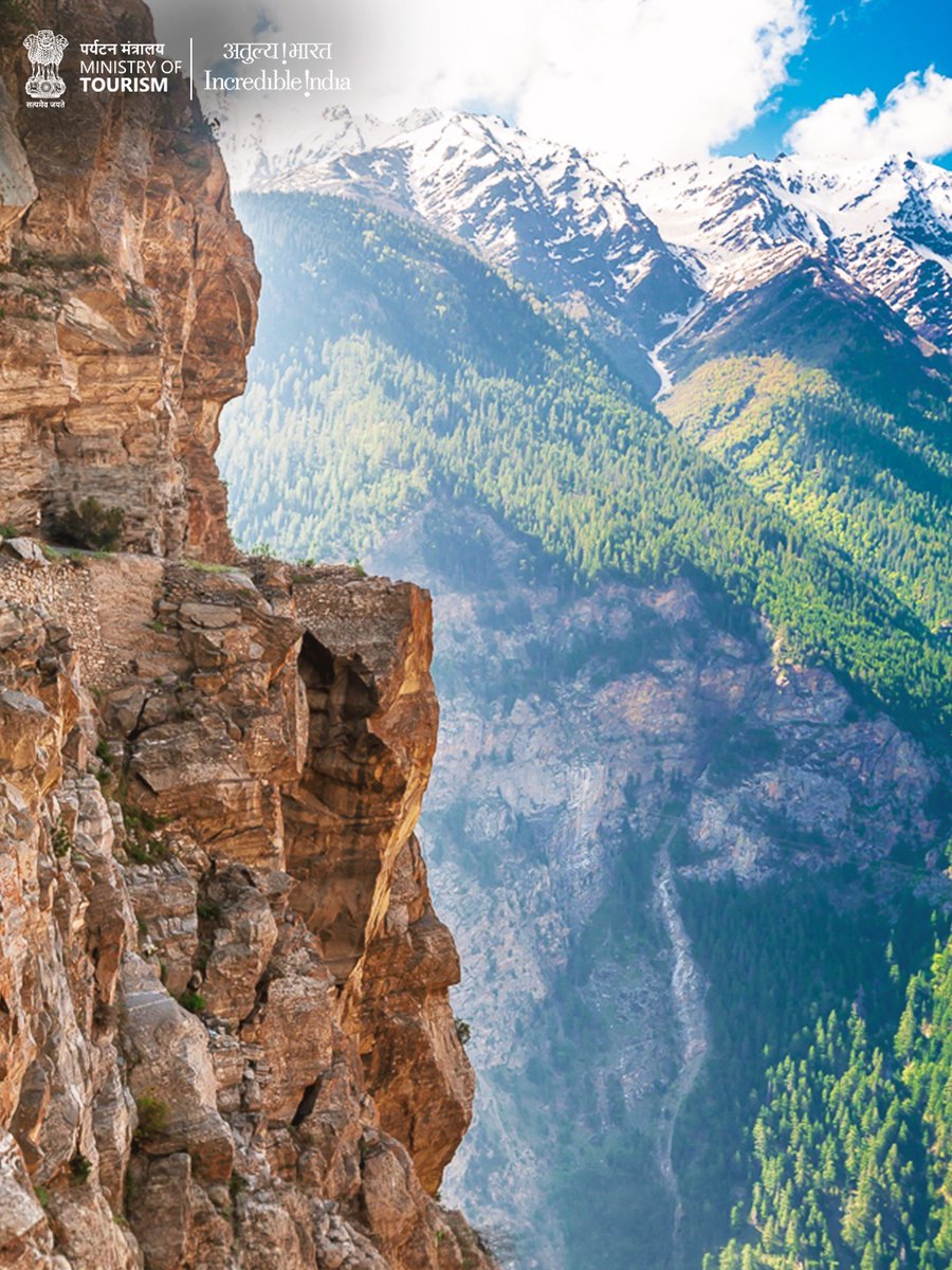 tourismgoi's tweet image. Discover the Himalayan charm of Kalpa in Himachal Pradesh, a dreamy village in Kinnaur known for its traditional wooden homes and panoramic mountain views.

#IncredibleIndia #HimachalPradesh #Kalpa