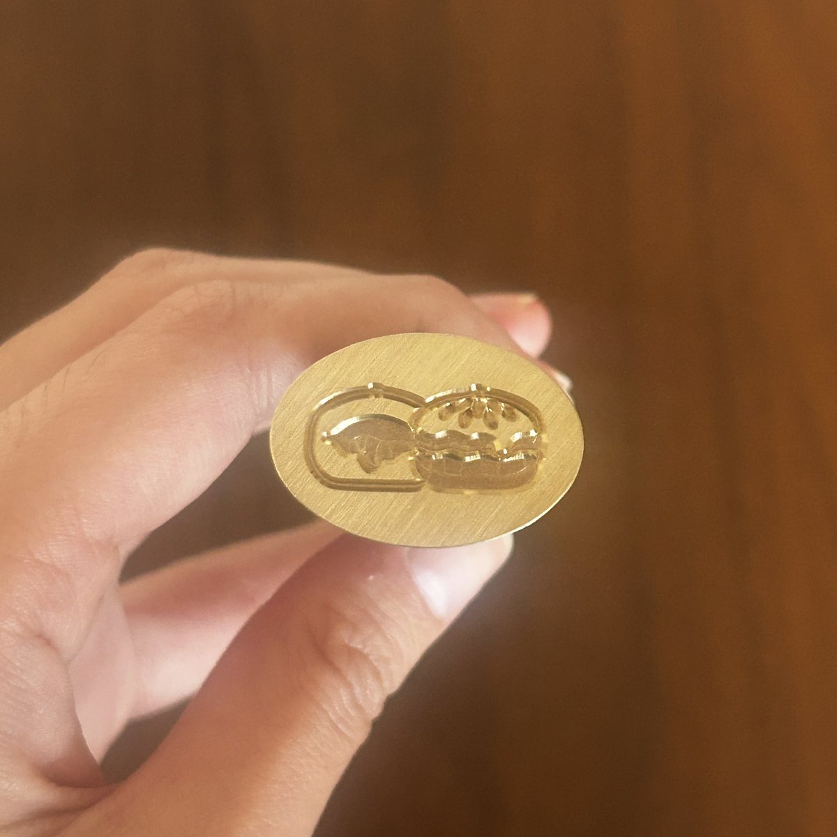 Mimi12954310's tweet photo. 親愛なるポーランドの方々
オリ���ナルのポンチキシーリングスタンプを作ってみたのだがどうでしょうか https://t.co/T6RCeuEcVZ