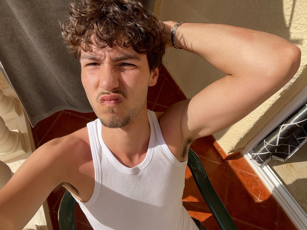 pierre_xsn's tweet photo. j’ai bien bronzé c top https://t.co/zjJRIaU3kw