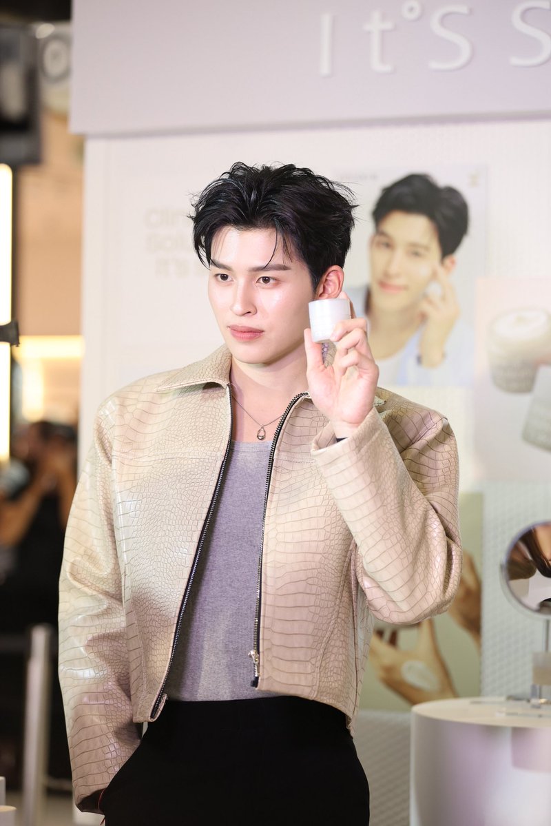 centralwOrld tweet media