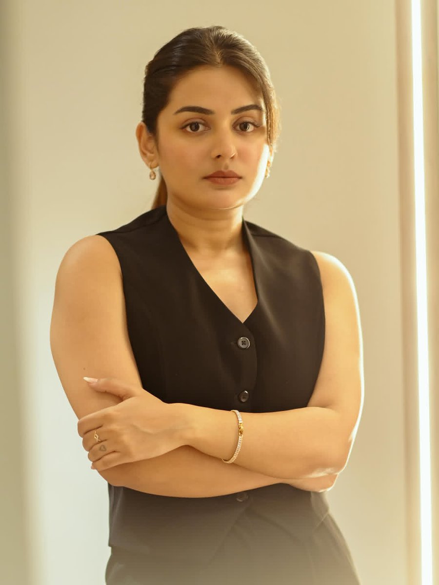 Weekendvibes_'s tweet image. Esther Anil 🖤

#Esther #EstherAnil