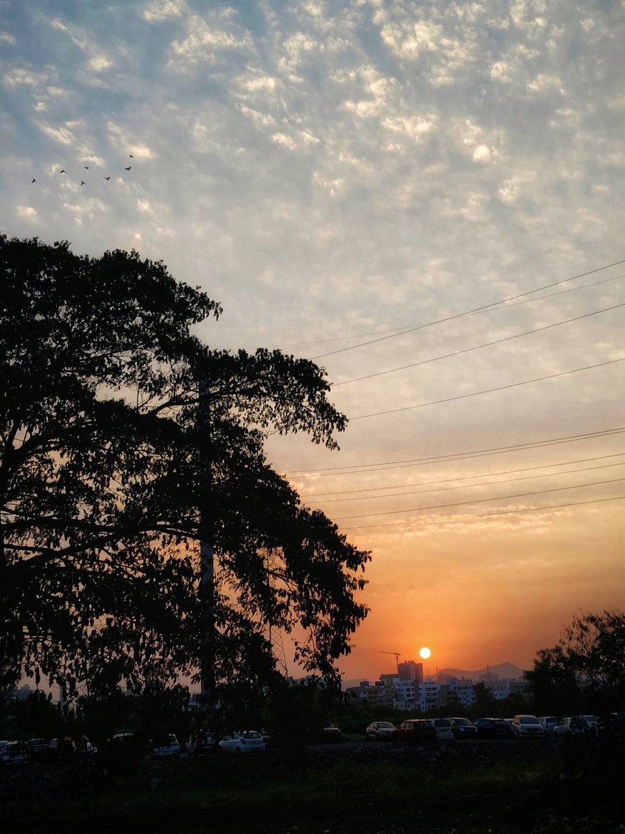 poornanand_8778's tweet image. जेव्हा मन अस्वस्थ असते तेव्हा 
निर्णय घेण्याऐवजी संयम बाळगावा ...

#sunsetlovers #sunset #pune #beingpunekar