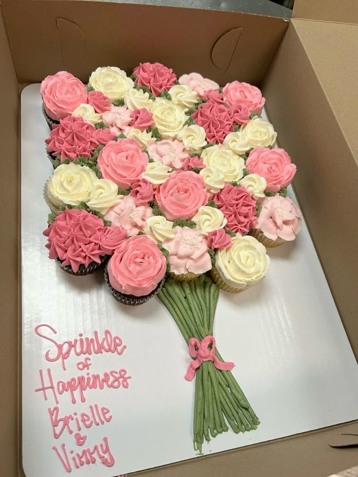 OmoBolanle_021's tweet photo. Not your typical bouquet.. cupcakes arranged in a flower bouquet style. 🌸🧁✨ https://t.co/ecjdqXMorq