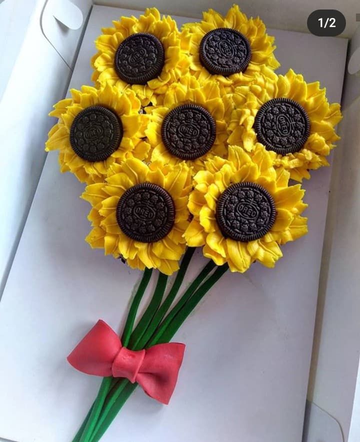 OmoBolanle_021's tweet photo. Not your typical bouquet.. cupcakes arranged in a flower bouquet style. 🌸🧁✨ https://t.co/ecjdqXMorq
