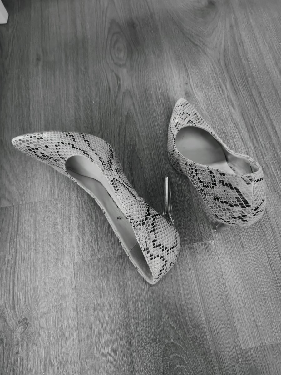 Esme253109's tweet photo. Some doors open with the right words… 😏🖤
If you know how to give attention and hold a real conversation, you might discover more than you expected.
Maybe even a little secret for feet lovers 🐾✨ https://t.co/HOjPF9qxFA