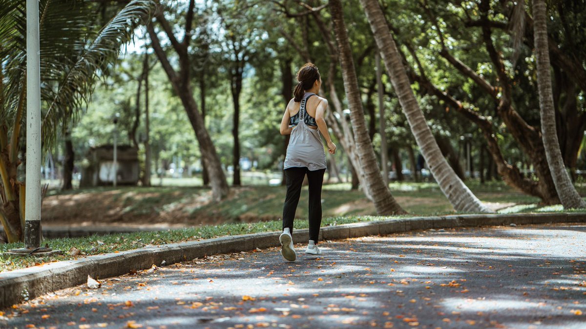 flhealthlee's tweet image. Remember to incorporate regular #exercise into your schedule. 🏃‍♀️🧘‍♀️
Something as simple as a 30-minute walk or a short #yoga session can improve both your physical and mental health.
Regular movement can help reduce stress, boost your mood, and leave you feeling more energized.