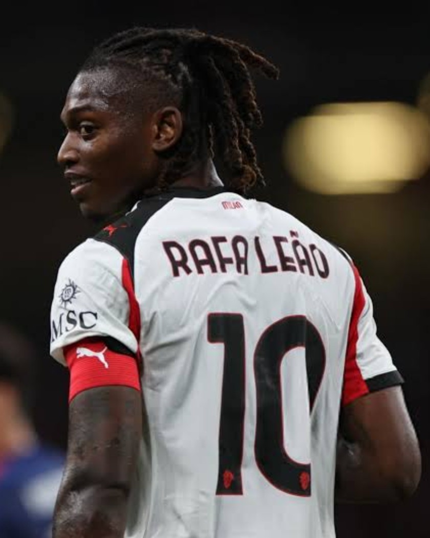 Stan_Collymoree's tweet photo. "Rafael Leao Fenerbahçe'de" haberi ilk ne zaman çıkacak acaba? https://t.co/TwI3Lr3BgX