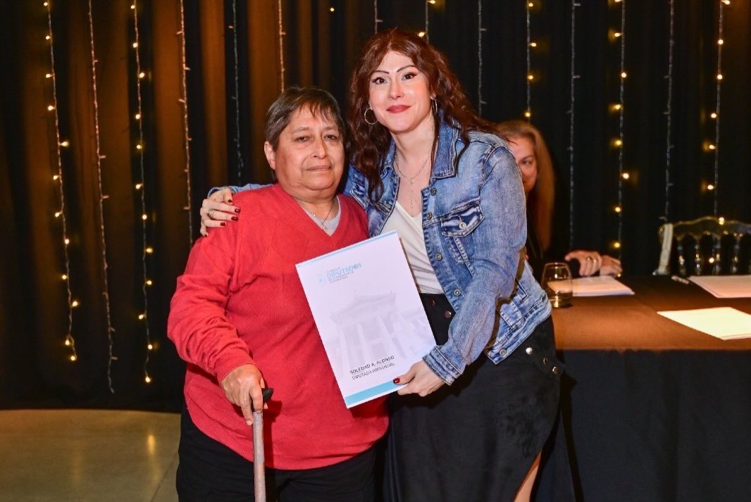 soleaalonso's tweet image. Vivimos una jornada muy emocionante en la 5º edición del reconocimiento a mujeres de #Campana que, con compromiso, sensibilidad y amor por su comunidad, transforman la realidad todos los días.

Fue un encuentro lleno de historias que inspiran, abrazos y orgullo compartido.