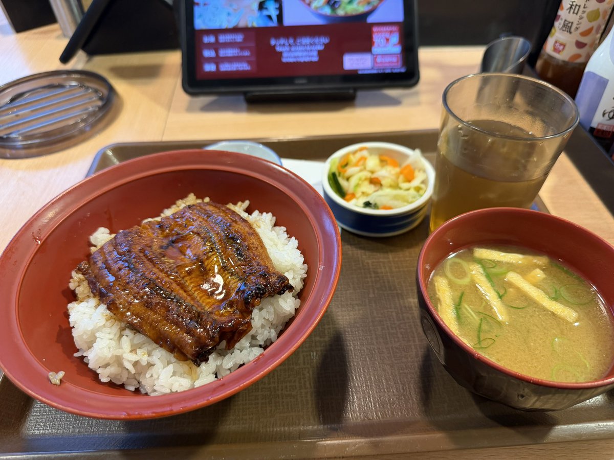 鰻はガストの方が美味しいな
ごはんはこちらの方がふっくらしていて鰻に合っているけど