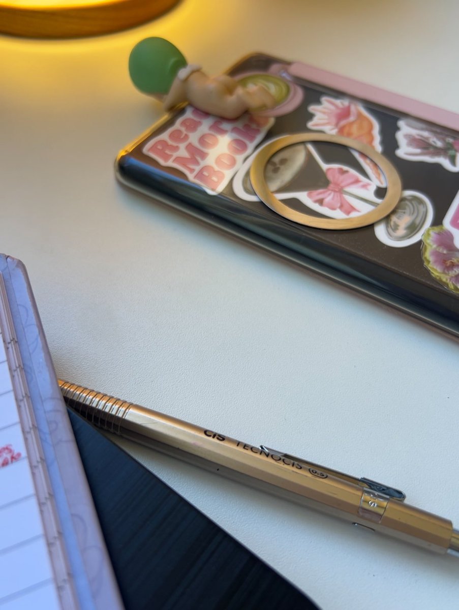 kisscogirls's tweet photo. é horrível estudar estatística quando eu nasci pra ficar o dia todo lendo https://t.co/ePFoT11B0c