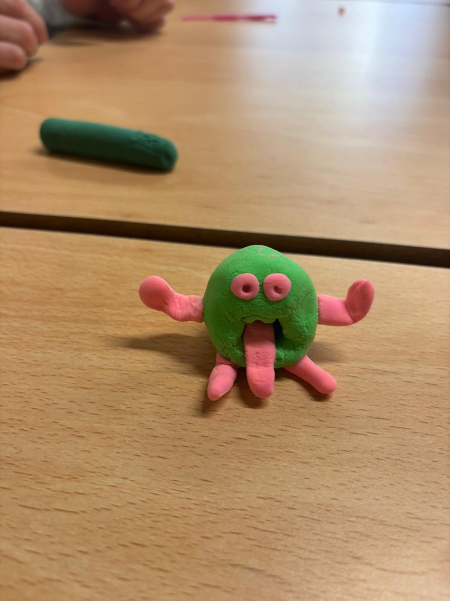 scoildara's tweet image. Ms Kelly’s class were busy today focusing on wellbeing through clay modelling with Ty during SPHE. A creative and mindful activity enjoyed by all 🎨😊 #Wellbeing #SPHE #CreativeLearning