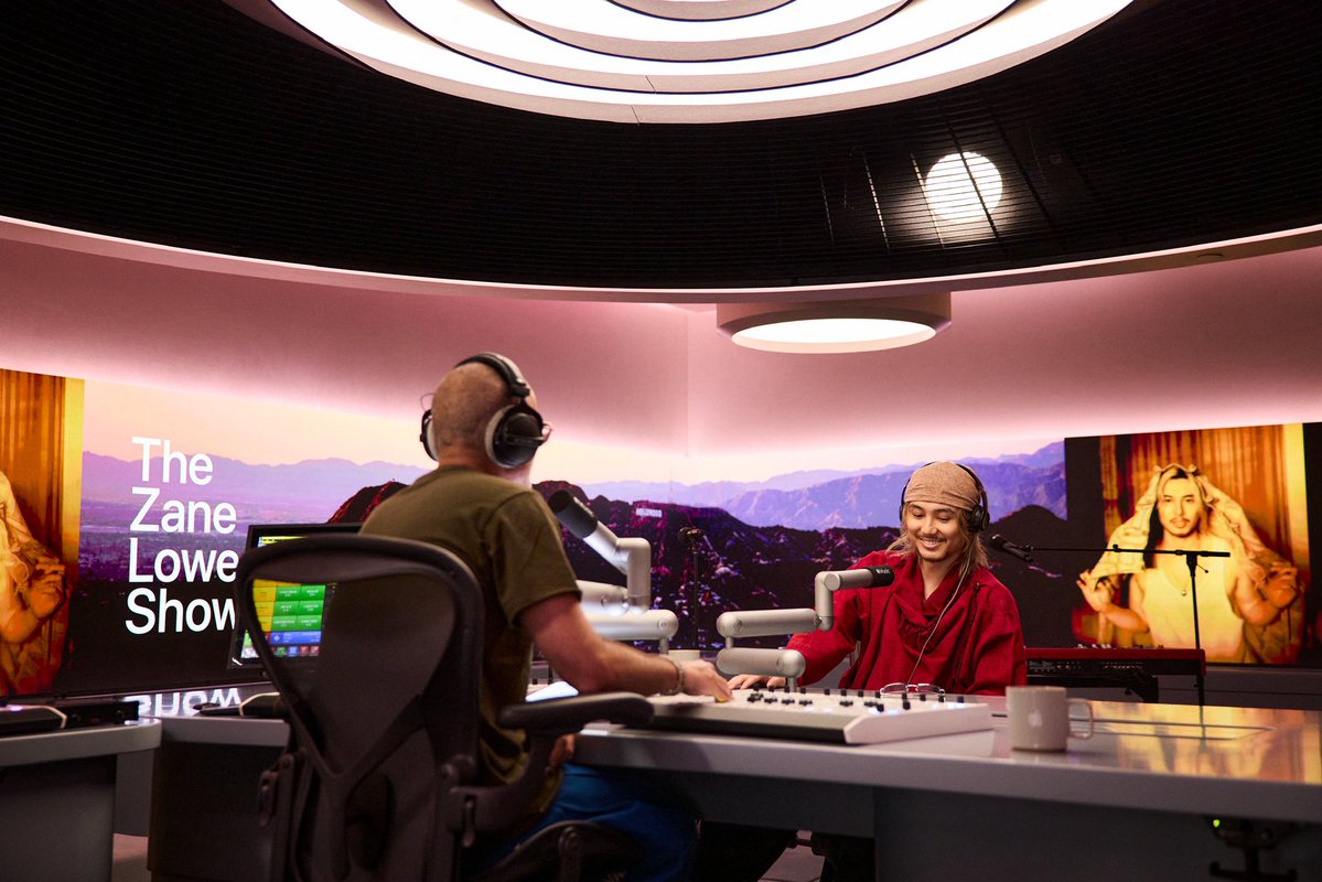 Zane Lowe tweet media
