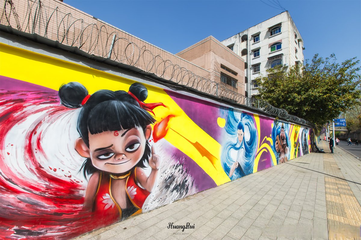 lebohang_ngozo's tweet image. "Stumbled on a street art gem —vibrant murals breathing life into old walls. Art’s magic It finds you, even in unexpected corners. #UrbanArt #ArtLovers"