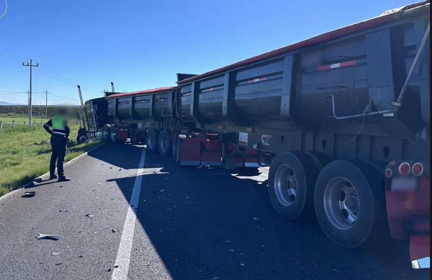 GN_Carreteras's tweet photo. #TomePrecauciones en #Tlaxcala se registra cierre total de circulación tras #AccidenteVial cerca del km 033+200, de la autopista Amozoc - Perote. Atienda indicación vial. https://t.co/8sLuGlMkbh