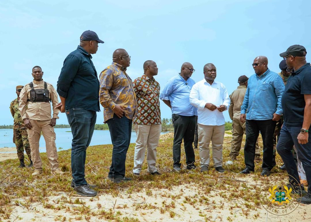 tignews_'s tweet image. Photos: President Mahama visits tidal wave-hit Fuveme to assess damage and engage affected residents.

#TIG #TIGNews
Kofi Adams | Biggest Drill | Sammy Gyamfi | Ernest Nuamah |