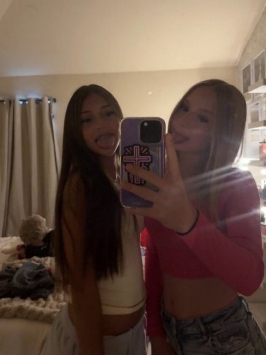 Emily 🍑 tweet media