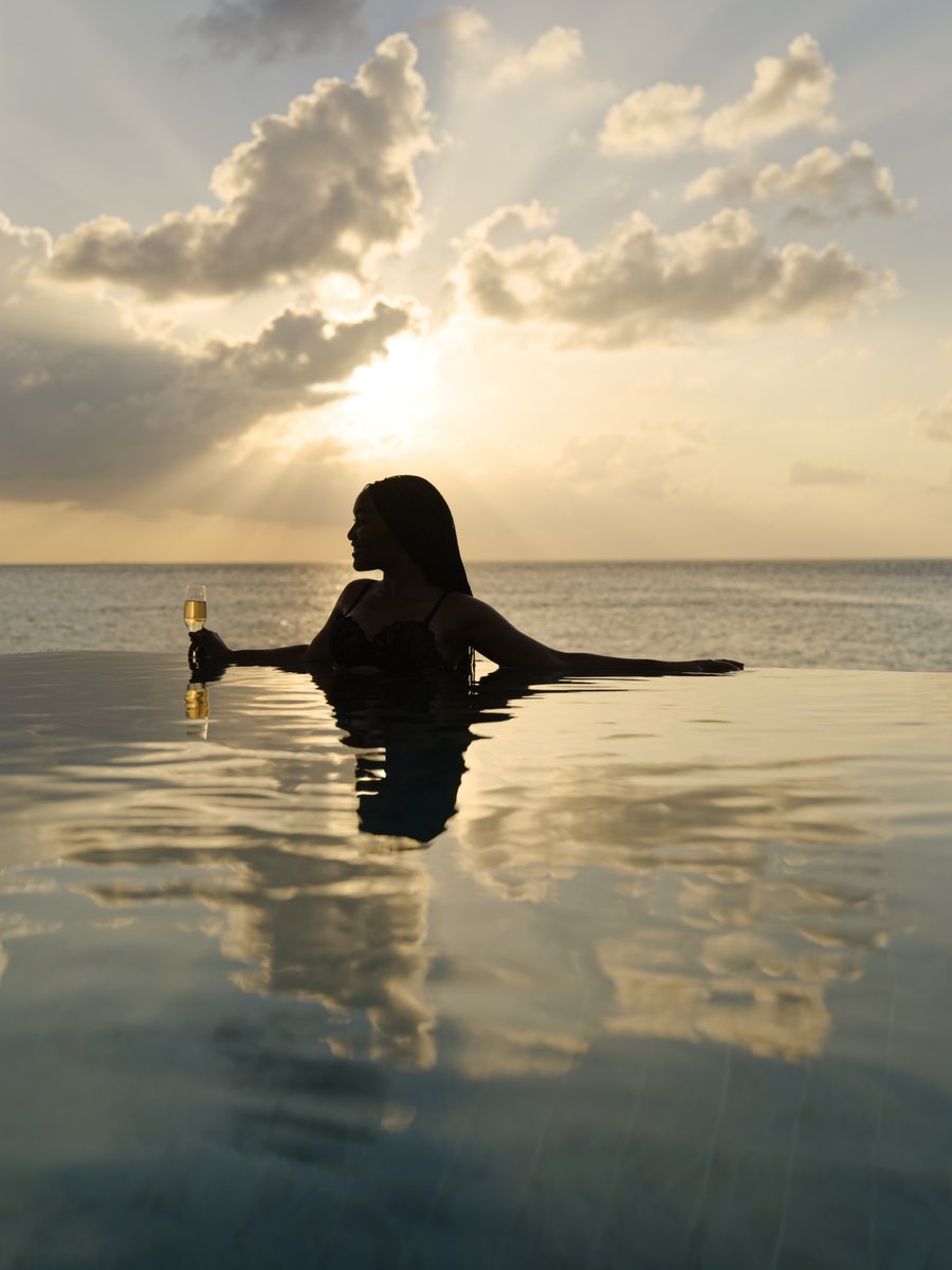 Kandolhu's tweet photo. Sun-kissed serenity 🌅
#KandolhuMaldives #SunsetVibes #PoolsideBliss #GoldenHourGlow #SereneViews #VisitMaldives https://t.co/dYLjHqS91f
