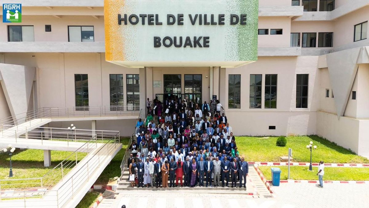 NlleMiciEmbaci's tweet photo. Invité en tant que speaker lors de la conférence inaugurale, il est intervenu sur le thème : « RH et recomposition des entreprises en Afrique : stratégies face à l’essor local, la régionalisation et les fusions-acquisitions », https://t.co/c77LSTiS8m