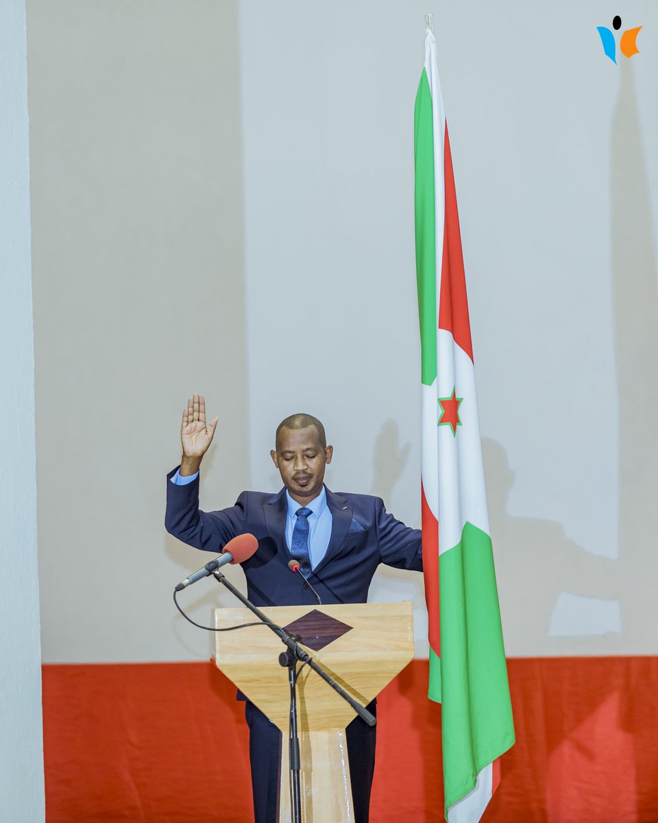 MagazineJimbere's tweet photo. ✋🏻 Trois nouveaux ministres ont prêté serment ce 29 avril 2026 au Palais des Congrès de #Kigobe.

👥 Nommés la veille, le 28 avril 2026, par le Président @GeneralNeva, Ir Égide Nijimbere @MielsBurundi remplace Damien Niyonkuru. Le ministre @msp_burundi, Dr Fidèle Nkezabahizi, succède à Dr Lydwine Baradahana. Amb. Evelyne Butoyi @MinCoMedia remplace Gabby Bugaga, récemment décédé.

👨‍💼 La prestation de serment s’est déroulée devant le Président de la République, en présence de l’@nshingamateka, du @Burundi_senat, de la Cour constitutionnelle, des membres du Gouvernement, des anciens chefs d’État, de l’@OmbudsmanBI, du corps diplomatique accrédité au Burundi ainsi que d’autres hautes autorités

🤝 La cérémonie a également réuni des représentants des organisations internationales, des confessions religieuses, des partis politiques et de la société civile

🙋‍♂️ Dans leurs serments, les ministres se sont engagés à respecter l’Accord d’Arusha pour la paix et la réconciliation, la Constitution du #Burundi ainsi que les lois en vigueur, et à servir l’intérêt général

✅ Ils ont aussi promis de préserver l’unité nationale, la paix et la justice pour tous, de lutter contre toute forme de discrimination et d’idéologie génocidaire, et de promouvoir les droits humains ainsi que l’égalité entre tous les citoyens

 #Jimbere