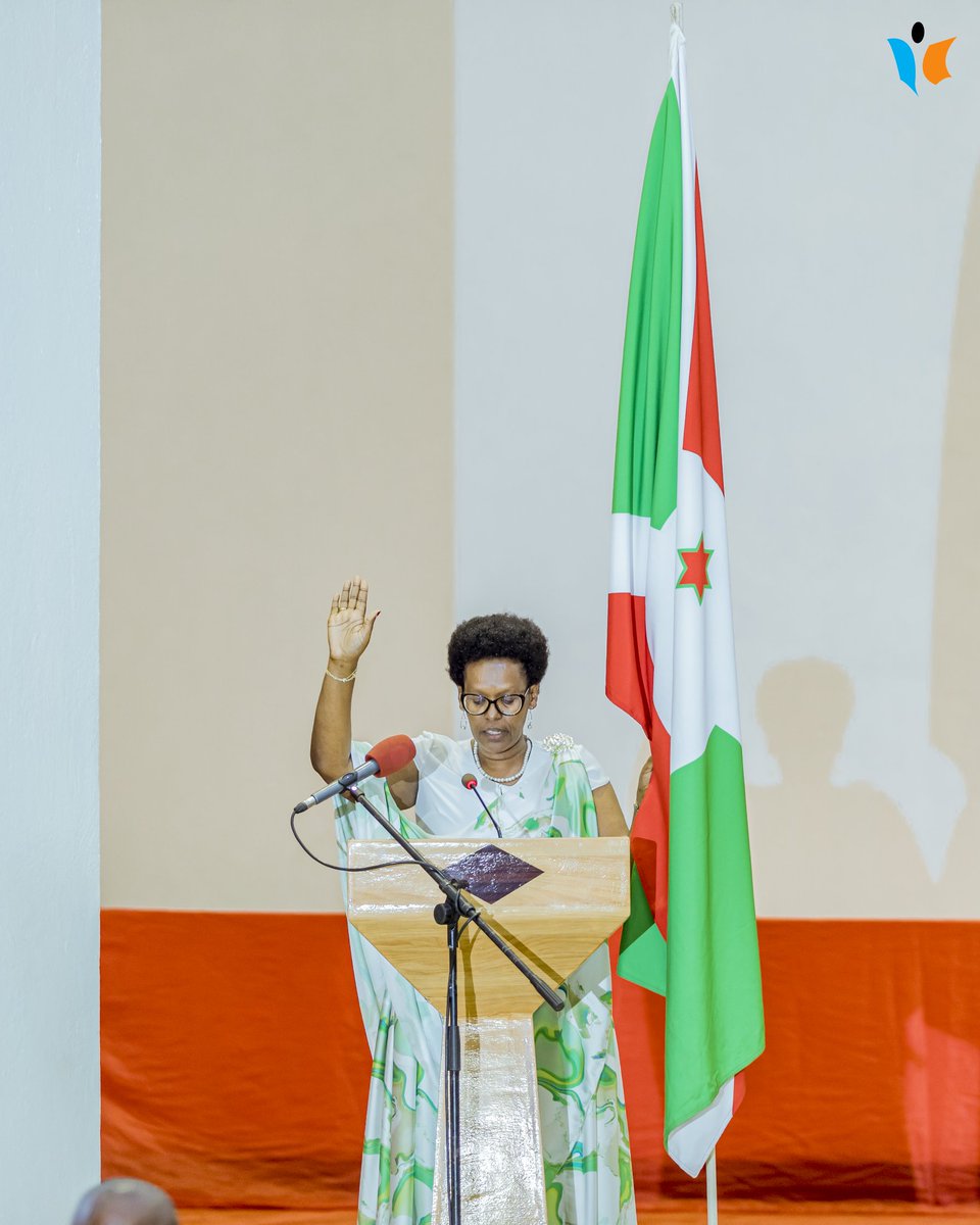 MagazineJimbere's tweet photo. ✋🏻 Trois nouveaux ministres ont prêté serment ce 29 avril 2026 au Palais des Congrès de #Kigobe.

👥 Nommés la veille, le 28 avril 2026, par le Président @GeneralNeva, Ir Égide Nijimbere @MielsBurundi remplace Damien Niyonkuru. Le ministre @msp_burundi, Dr Fidèle Nkezabahizi, succède à Dr Lydwine Baradahana. Amb. Evelyne Butoyi @MinCoMedia remplace Gabby Bugaga, récemment décédé.

👨‍💼 La prestation de serment s’est déroulée devant le Président de la République, en présence de l’@nshingamateka, du @Burundi_senat, de la Cour constitutionnelle, des membres du Gouvernement, des anciens chefs d’État, de l’@OmbudsmanBI, du corps diplomatique accrédité au Burundi ainsi que d’autres hautes autorités

🤝 La cérémonie a également réuni des représentants des organisations internationales, des confessions religieuses, des partis politiques et de la société civile

🙋‍♂️ Dans leurs serments, les ministres se sont engagés à respecter l’Accord d’Arusha pour la paix et la réconciliation, la Constitution du #Burundi ainsi que les lois en vigueur, et à servir l’intérêt général

✅ Ils ont aussi promis de préserver l’unité nationale, la paix et la justice pour tous, de lutter contre toute forme de discrimination et d’idéologie génocidaire, et de promouvoir les droits humains ainsi que l’égalité entre tous les citoyens

 #Jimbere