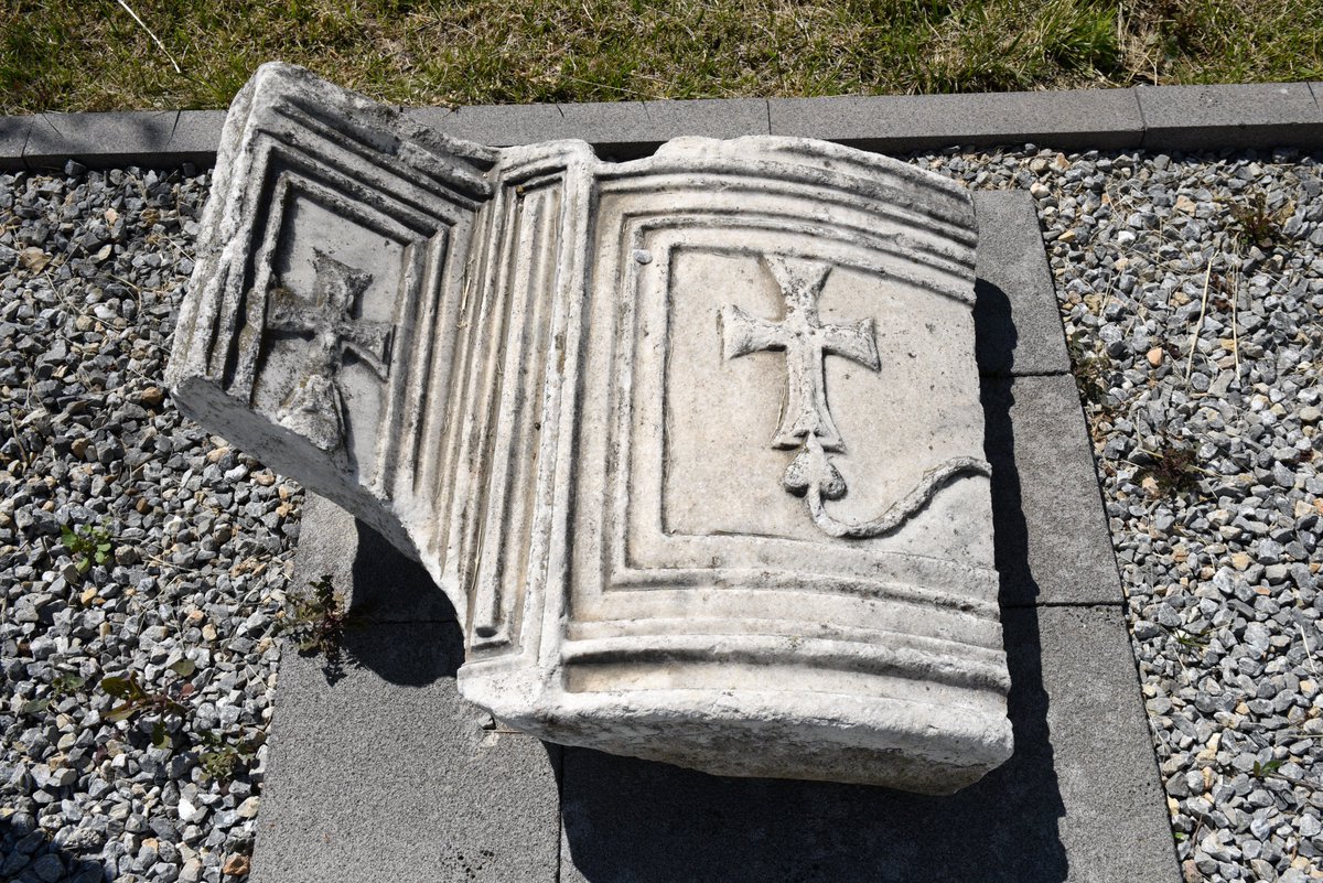 ByzantineLegacy's tweet photo. Early Byzantine ambos in Nicaea (modern İznik)

An ambo, the pulpit of churches, was typically an elevated platform with stairs in the Early Byzantine/Late Roman era. The fragments of ambos in Nicaea belong the elevated platform and once had stairs leading down on each side. https://t.co/y8qezISfV6