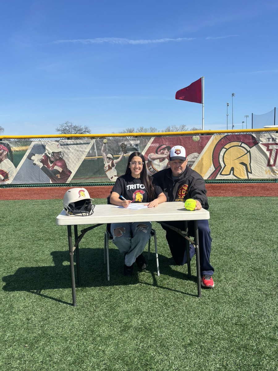 TritonSoftball_'s tweet image. 🚨FUTURE TROJAN ALERT🚨

Congratulations to future Trojan Sarah Alvarez on her official signing to Triton College!!🔱 

#LOVETHEGAME #ROLLTROJ #TC4L