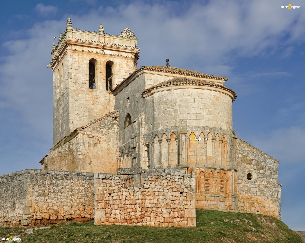 arteviajero_com's tweet image. La iglesia de Castrillo Solarana luce uno de los ábsides más originales del románico burgalés. Presenta dos elegantes arquerías ciegas, la inferior se resuelve con arcos ligeramente apuntados y la superior con trilobulados ⬇️⬇️⬇️
arteviajero.com/articulos/cast…
#FelizMiercoles #arte