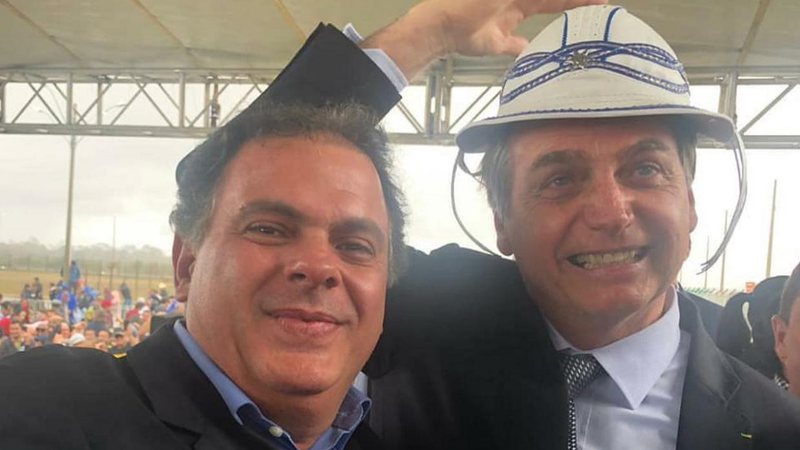 O deputado Carlos Bacelar, do partido do Bolsonaro, fez acordo com a PGR pra devolver R$ 1,3 milhão QUE ELE ROUBOU.

Aí depois vem imbecil, que vota nessa gente, chamar o Lula de ladrão.