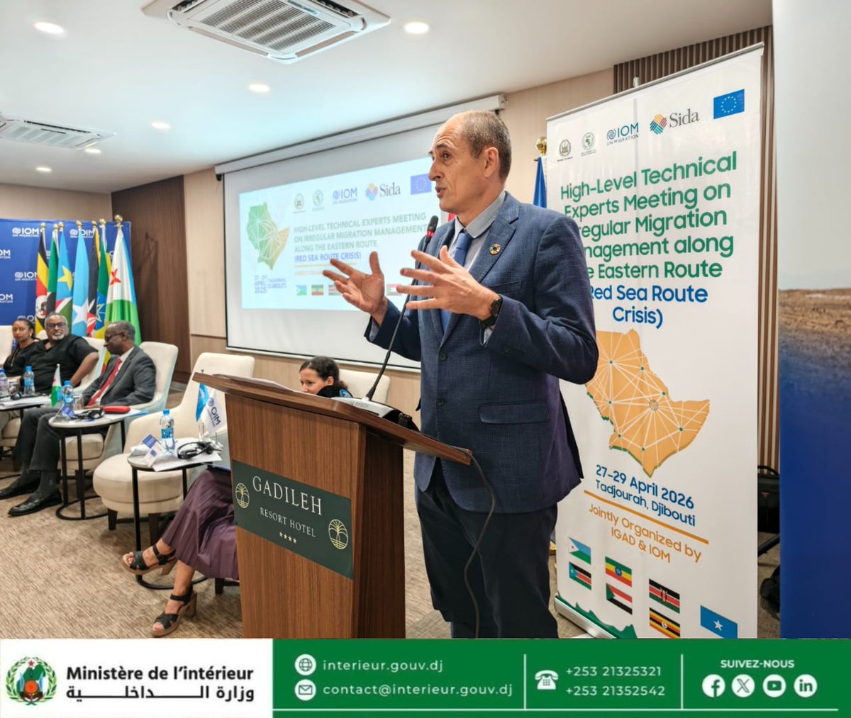 Min_Int_Djib's tweet photo. 📢 𝐓𝐚𝐝𝐣𝐨𝐮𝐫𝐚𝐡 au cœur de la  𝐦𝐨𝐛𝐢𝐥𝐢𝐬𝐚𝐭𝐢𝐨𝐧 𝐫é𝐠𝐢𝐨𝐧𝐚𝐥𝐞 sur les 𝐦𝐢𝐠𝐫𝐚𝐭𝐢𝐨𝐧𝐬.

📍 Du 𝟮𝟳 𝙖𝙪 𝟯𝟬 𝙖𝙫𝙧𝙞𝙡 𝟮𝟬𝟮𝟲, 𝙏𝙖𝙙𝙟𝙤𝙪𝙧𝙖𝙝 accueille acteurs et partenaires engagés le long de la 𝐑𝐨𝐮𝐭𝐞 𝐝𝐞 𝐥'𝐄𝐬𝐭.

📌 Cet atelier est lancé sous le 𝙋𝙖𝙩𝙧𝙤𝙣𝙖𝙜𝙚 𝙙𝙪 𝙈𝙞𝙣𝙞𝙨𝙩𝙧𝙚 𝙙𝙚 𝙡'𝙞𝙣𝙩é𝙧𝙞𝙚𝙪𝙧 𝙎𝙀𝙈 𝙎𝘼𝙄𝘿 𝙉𝙊𝙐𝙃 𝙃𝘼𝙎𝙎𝘼𝙉 en partenariat avec 𝐥'𝐈𝐆𝐀𝐃 et 𝐥'𝐎𝐈𝐌 eprésenté respectivement par le  𝙎𝙚𝙘𝙧é𝙩𝙖𝙞𝙧𝙚 𝙀𝙭é𝙘𝙪𝙩𝙞𝙛 𝘼𝙙𝙟𝙤𝙞𝙣𝙩 𝙈. 𝙈𝙊𝙃𝘼𝙈𝙀𝘿 𝘼𝘽𝘿𝙄 𝙒𝘼𝙍𝙀 et la 𝙘𝙝𝙚𝙛𝙛𝙚 𝙙𝙚 𝙢𝙞𝙨𝙨𝙞𝙤𝙣 à 𝘿𝙟𝙞𝙗𝙤𝙪𝙩𝙞 𝙈𝙢𝙚 𝙏𝘼𝙉𝙅𝘼 𝙋𝘼𝘾𝙄𝙁𝙄𝘾𝙊 et en présence du 𝘾𝙤𝙤𝙧𝙙𝙞𝙣𝙖𝙩𝙚𝙪𝙧 𝙧é𝙨𝙞𝙙𝙚𝙣𝙩 𝙙𝙪 𝙎𝙮𝙨𝙩è𝙢𝙚 𝙙𝙚𝙨 𝙉𝙖𝙩𝙞𝙤𝙣𝙨 𝙐𝙣𝙞𝙚𝙨 𝙈. 𝙅𝙤𝙨é 𝘽𝙖𝙧𝙖𝙝𝙤𝙣𝙖 et 𝙙𝙪 𝙋𝙧é𝙛𝙚𝙩 de la 𝙍é𝙜𝙞𝙤𝙣 𝙙𝙚 𝙏𝙖𝙙𝙟𝙤𝙪𝙧𝙖𝙝 𝙈. 𝙈𝙤𝙝𝙖𝙢𝙚𝙙 𝙃𝙤𝙪𝙢𝙚𝙙 𝘼𝙗𝙗𝙖𝙨.

➡️ L'objectif de cet atelier est d'apporter des  réponses 𝙘𝙤𝙣𝙘𝙧è𝙩𝙚𝙨 𝙚𝙩 𝙘𝙤𝙤𝙧𝙙𝙤𝙣𝙣é𝙚𝙨 aux défis posés par l'un des 𝙘𝙤𝙧𝙧𝙞𝙙𝙤𝙧𝙨 𝙢𝙞𝙜𝙧𝙖𝙩𝙤𝙞𝙧𝙚𝙨 𝙡𝙚𝙨 𝙥𝙡𝙪𝙨 𝙛𝙧é𝙦𝙪𝙚𝙣𝙩é𝙨 et 𝙙𝙖𝙣𝙜𝙚𝙧𝙚𝙪𝙭 𝙖𝙪 𝙢𝙤𝙣𝙙𝙚.

1/2