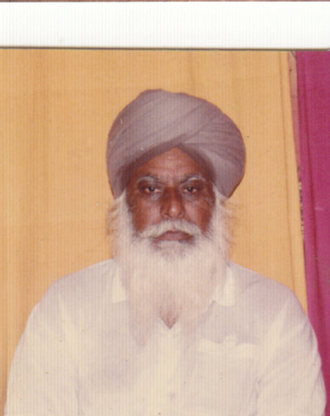 ensaaf's tweet image. Btw April 13 &amp;amp; May 15, 1992, #PunjabPolice from Tarn Taran #UnlawfullyKilled Ajit Singh (60-62). Security officials did not return Ajit Singh's body to his family. #Punjab #India #EndImpunity Visit data.ensaaf.org/profile/4959/