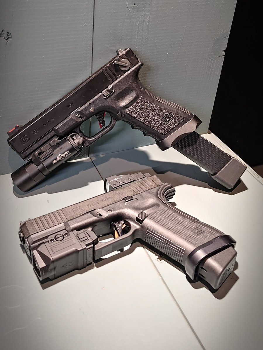 John_Smyth_th's tweet image. 《音量注意》
休日だけど仕事の用事で手稲行ってました😇

帰るついでに #TRAILARMS
で先日買った Glock 18C の試射を。
これはね、思わずね、笑みがね、
溢れてしまいますね🤪

クレイジージェットも入ってたから30mmも余裕で狙えるし、良い買い物したわ😆

あと、#ONiCHA うま😋
#エアガン #サバゲー
